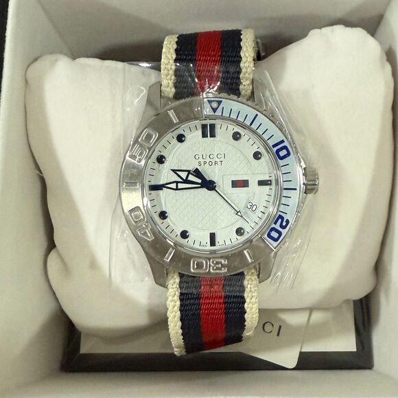 NIB G-Timeless Gucci Watch - Picture 1 of 7